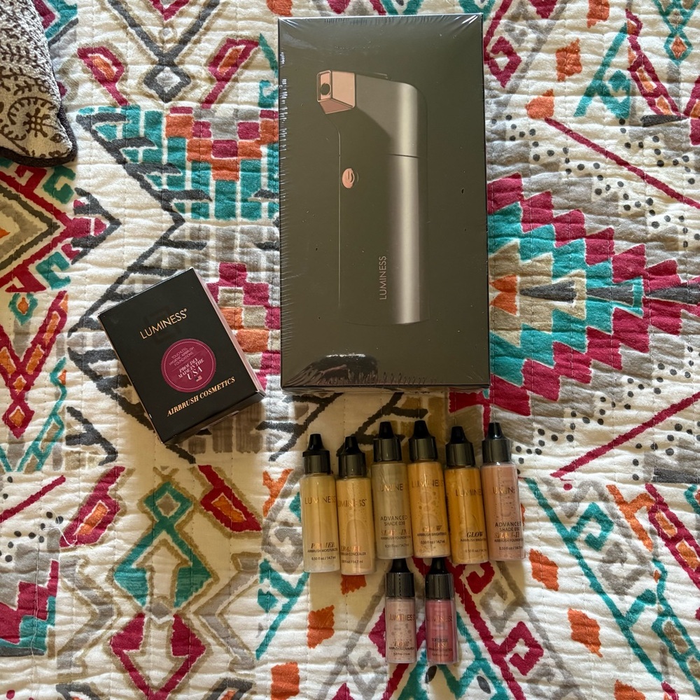 NEW Luminess Breeze 2 Airbrush Handheld Complete Airbrush System with Makeup Set